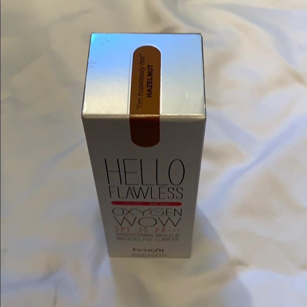 Hello flawless liquid foundation